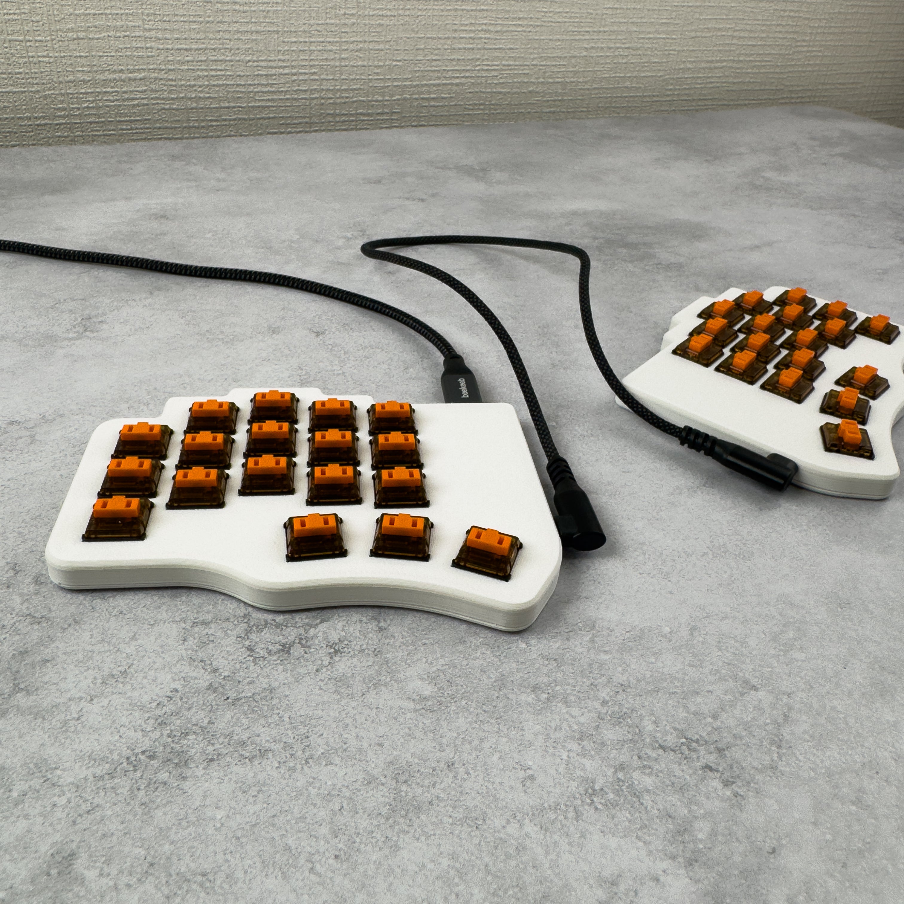 Piantor Pro 36 狭ピッチ ロープロファイル 左右分割キーボード (部品実装済み・はんだ済み・キーキャップ別売り) (コピー)